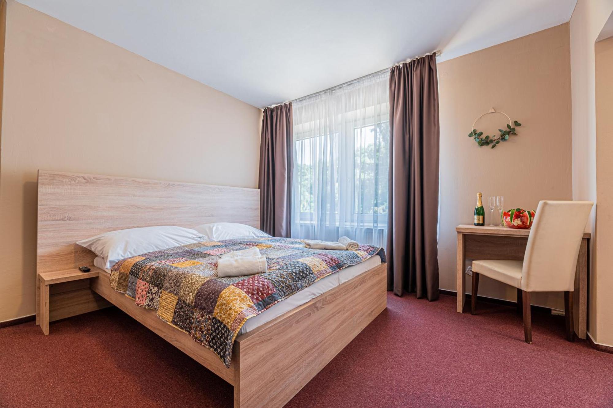 Grand Hotel Rooms Spišské Tomášovce Exteriör bild