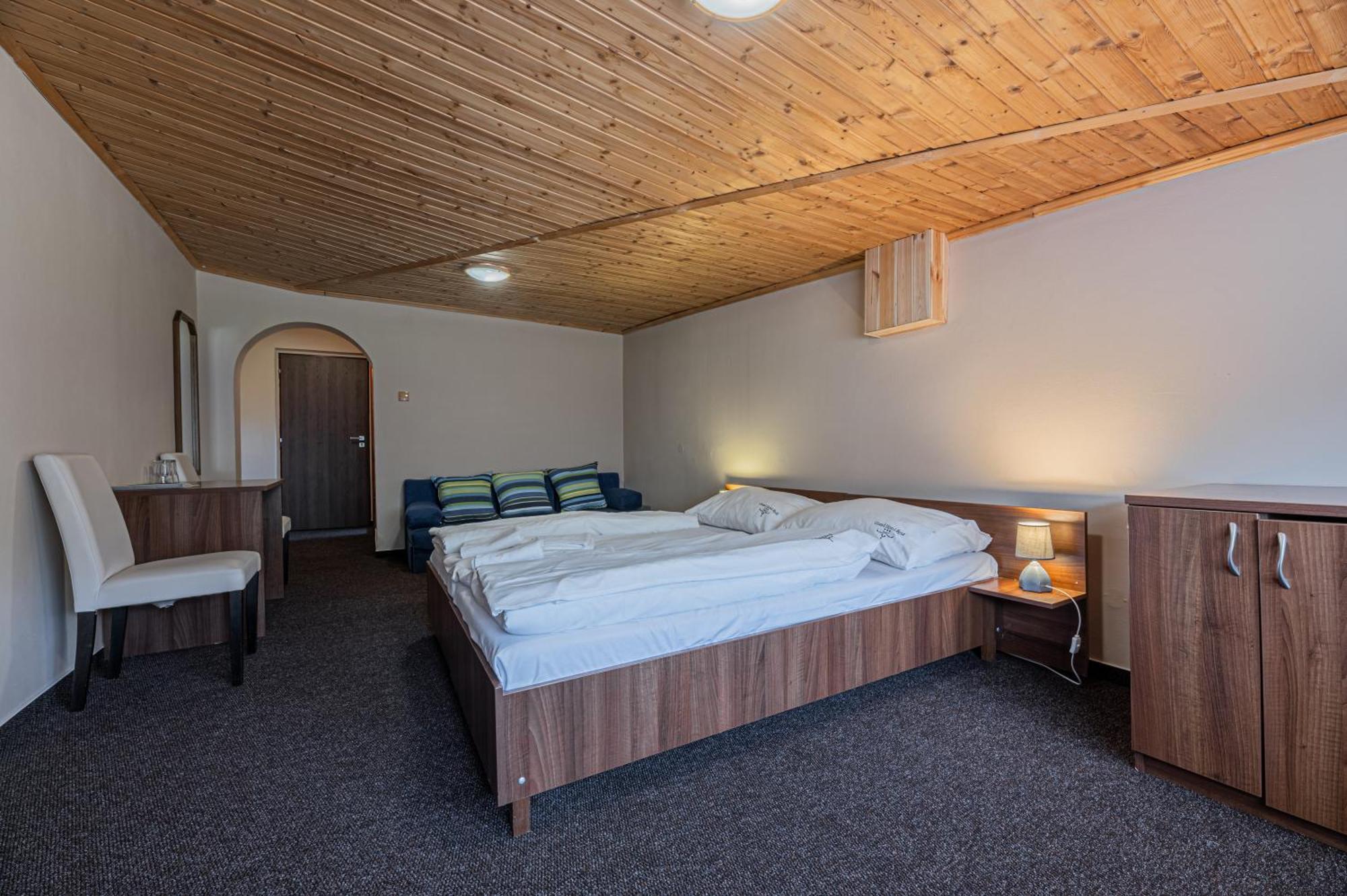 Grand Hotel Rooms Spišské Tomášovce Exteriör bild