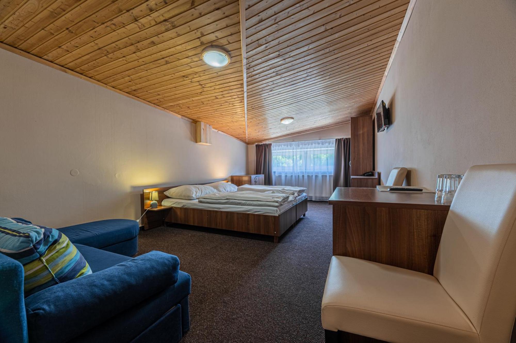 Grand Hotel Rooms Spišské Tomášovce Exteriör bild