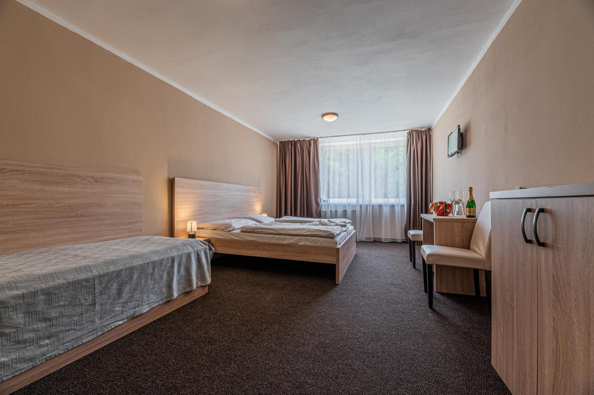 Grand Hotel Rooms Spišské Tomášovce Exteriör bild